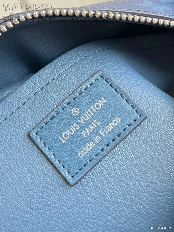 Aaa replica ru KIT LOUIS DOPP LOCKER VUITTON bag-23*13*12CM 0721